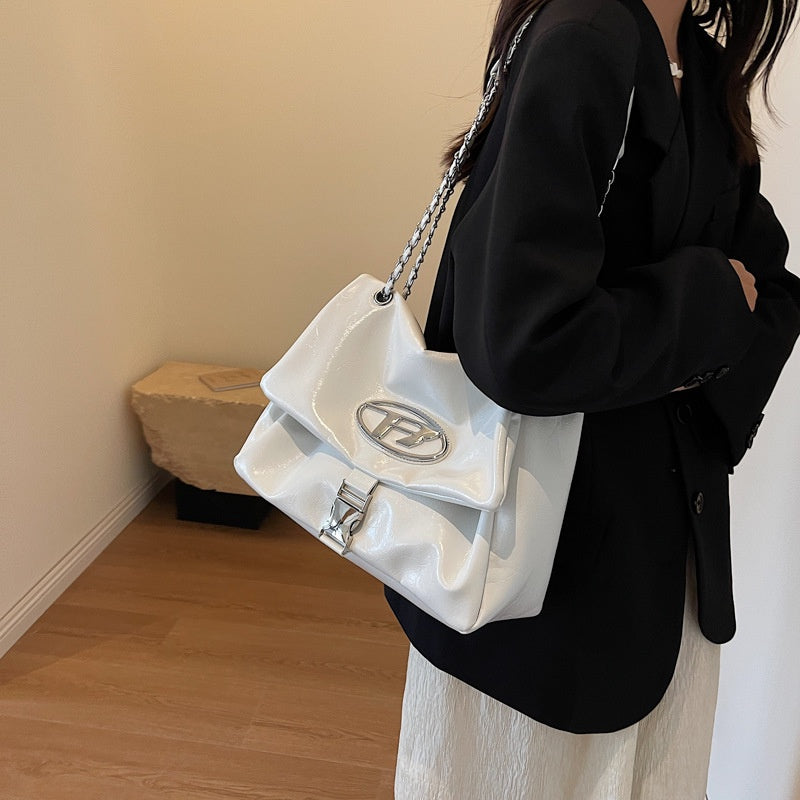 Ielgy Ladies Large-Capacity One-Shoulder Messenger Tote Bag Temperament Jingle Bag Chain St