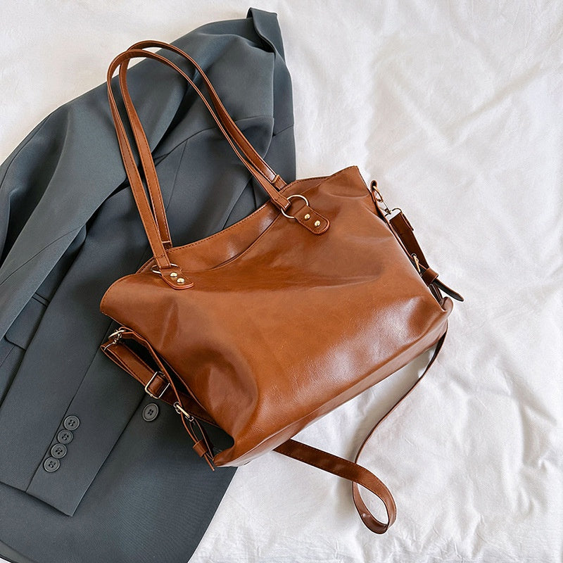 Ielgy Oil Leather Large-Capacity Messenger Bag All-Match Shoulder Commuter Fashion Tote Bag