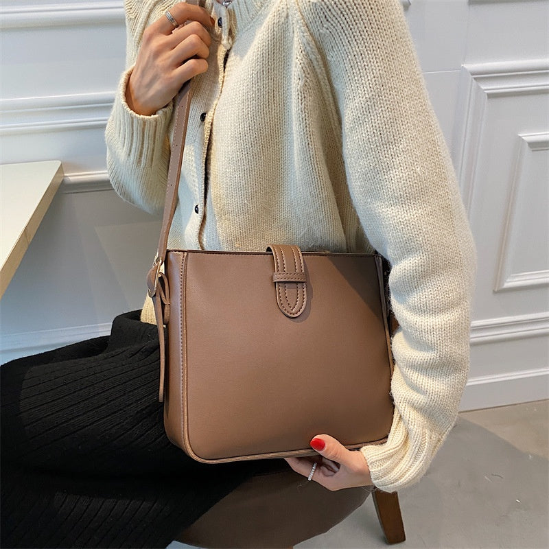 Ielgy All-Match Messenger Bag Fashion One-Shoulder Underarm Bag Retro Fashionable Niche Bucket Bag