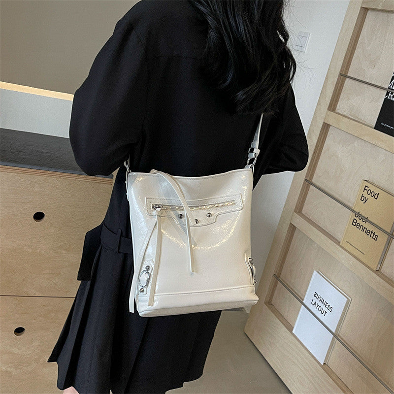 Ielgy Portable Large-Capacity Silver Tote Bag Ladies High-End Korean Version Diagonal One-Shoulder Travel Bag