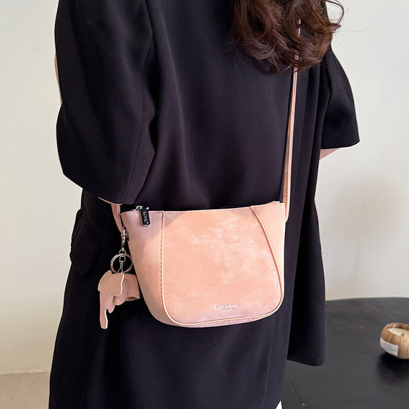Ielgy Fashionable All-Match Messenger Bag Fashionable Shoulder Underarm Bucket Bag