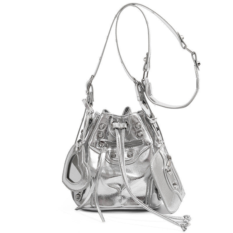 Ielgy Ladies All-Match Drawstring Silver Female Bag Fashion Bucket Bag Rivet Motorcycle Bag Casual Commuter Shoulder Messenger