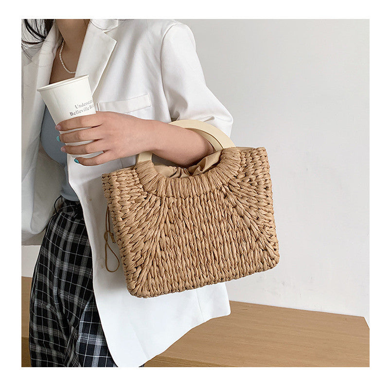 Ielgy Hand-Woven Bag Summer Beach Bag Fashion Retro Portable Straw Bag