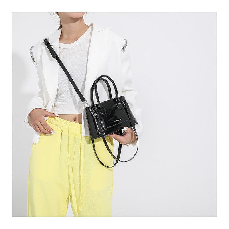 Ielgy Ladies Summer Outing Small Silver Small Bag High-End Feeling Popular Fashion One-Shoulder Messenger Bucket Bag