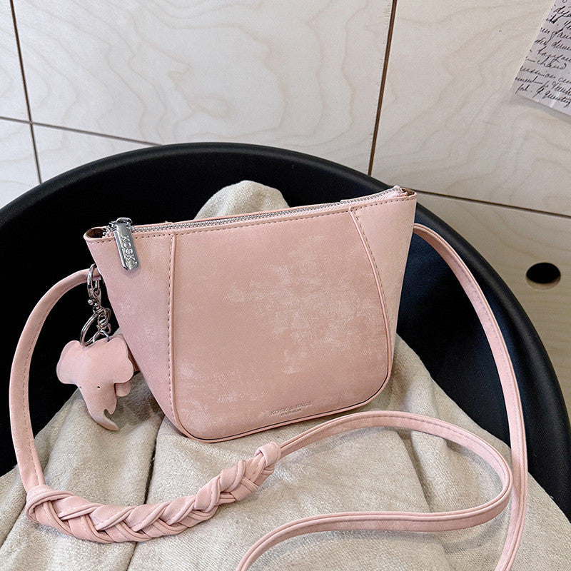 Ielgy Fashionable All-Match Messenger Bag Fashionable Shoulder Underarm Bucket Bag