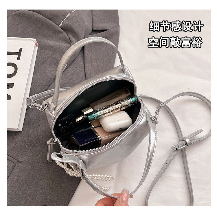 Ielgy Ladies Black All-Match Simple Messenger Bag Texture Chain Soft Leather Pillow Bag