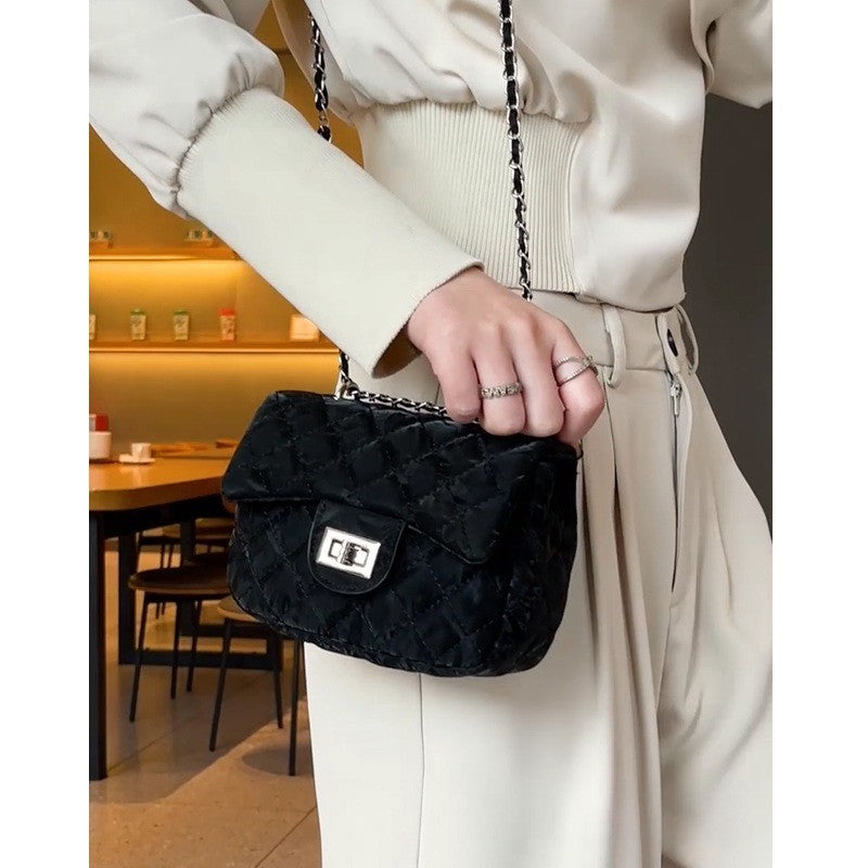 Ielgy Korean Style High-End Chain Small Square Bag Shoulder Crossbody Black Fashion Bag