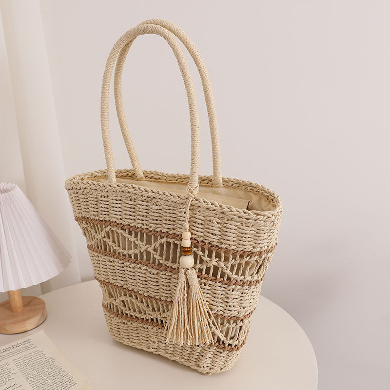 Ielgy Fashion Hollow One-Shoulder Straw Bag Tassel Portable Woven Holiday Style Beach Female Bag