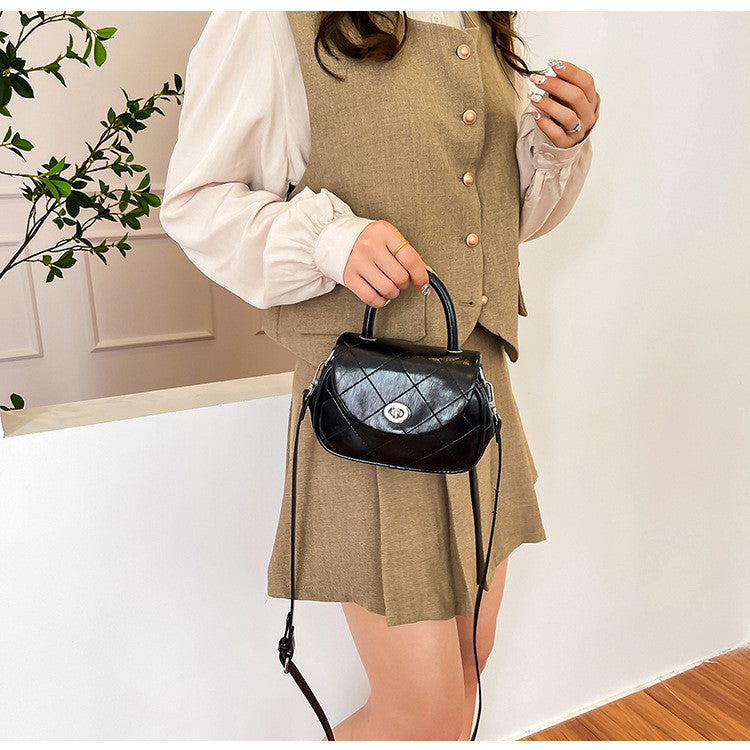 Ielgy Diamond Embroidery Thread Fashionable All-Match Chain Small Square Bag Black Casual Shoulder Messenger Bag
