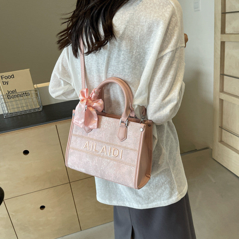 Ielgy Large-Capacity Commuter Tote Bag High-End Embroidered Pattern Portable One-Shoulder