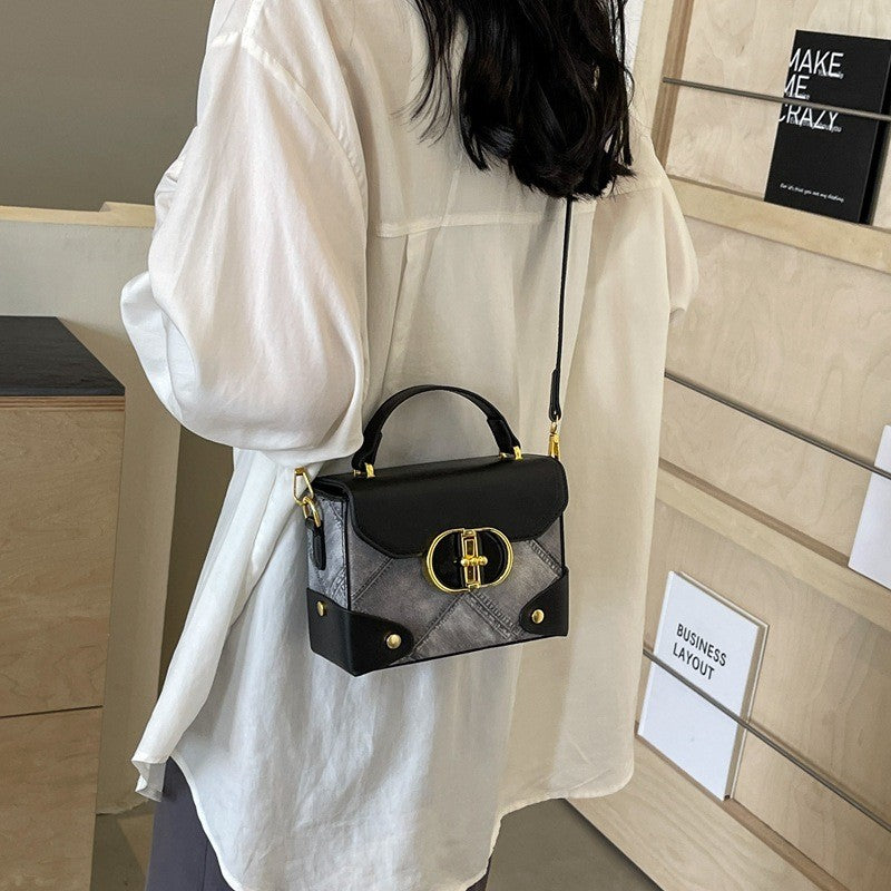 Ielgy Simple Fashion Handbag Diamond Chain Casual Crossbody Small Square Bag
