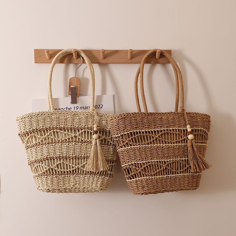 Ielgy Fashion Hollow One-Shoulder Straw Bag Tassel Portable Woven Holiday Style Beach Female Bag