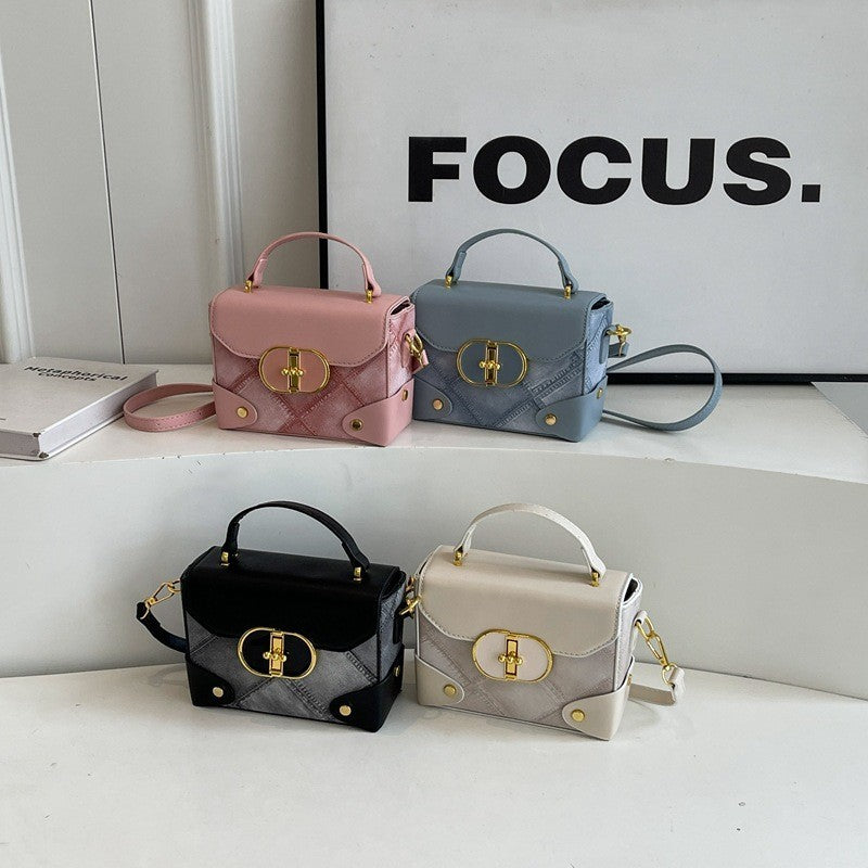 Ielgy Simple Fashion Handbag Diamond Chain Casual Crossbody Small Square Bag
