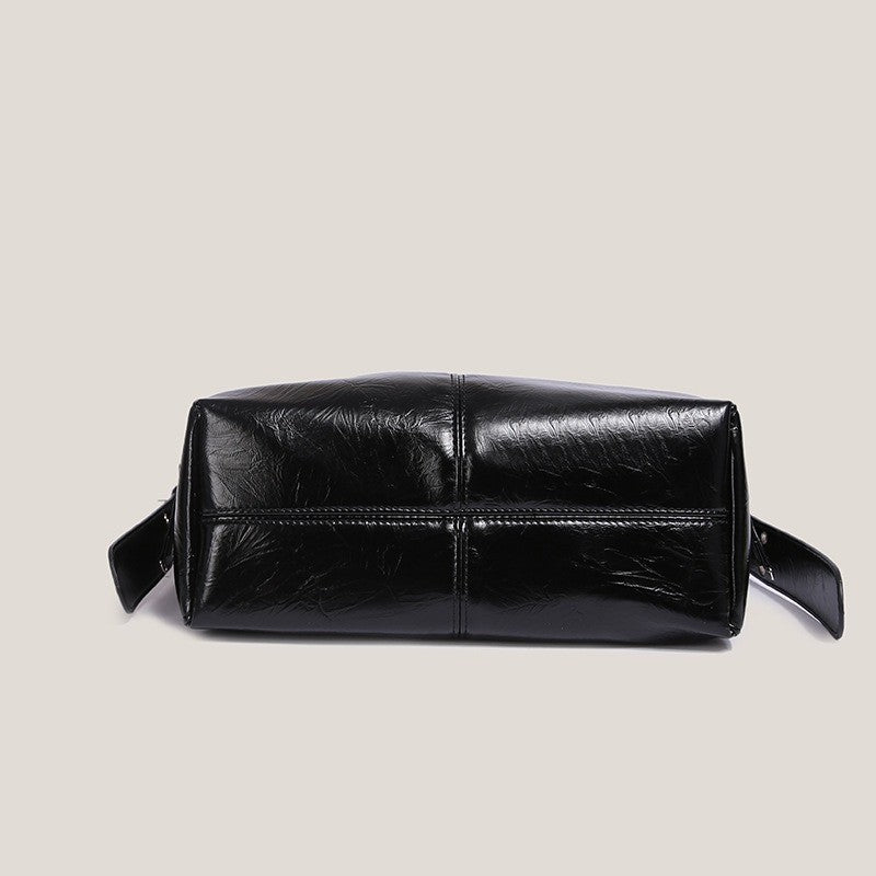 IELGY retro oil wax leather messenger bag, crescent bag, large-capacity versatile single shoulder wide shoulder strap textured women's bag