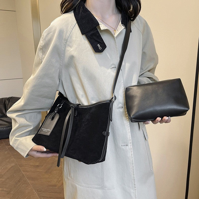 Ielgy Retro Commuter Ladies Shoulder Messenger Bag High-End Texture Niche Tote Bag