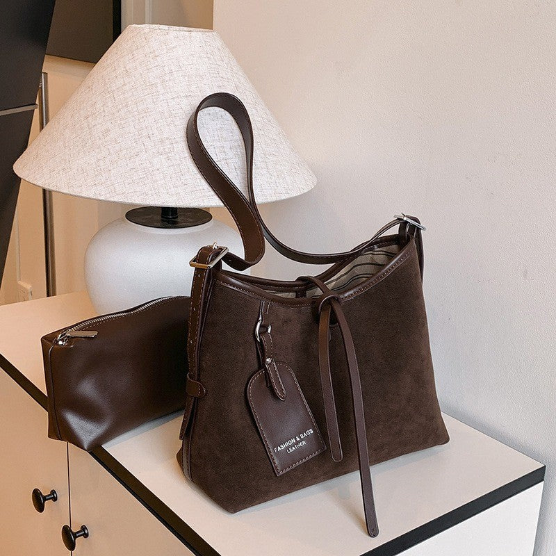 Ielgy Retro Commuter Ladies Shoulder Messenger Bag High-End Texture Niche Tote Bag