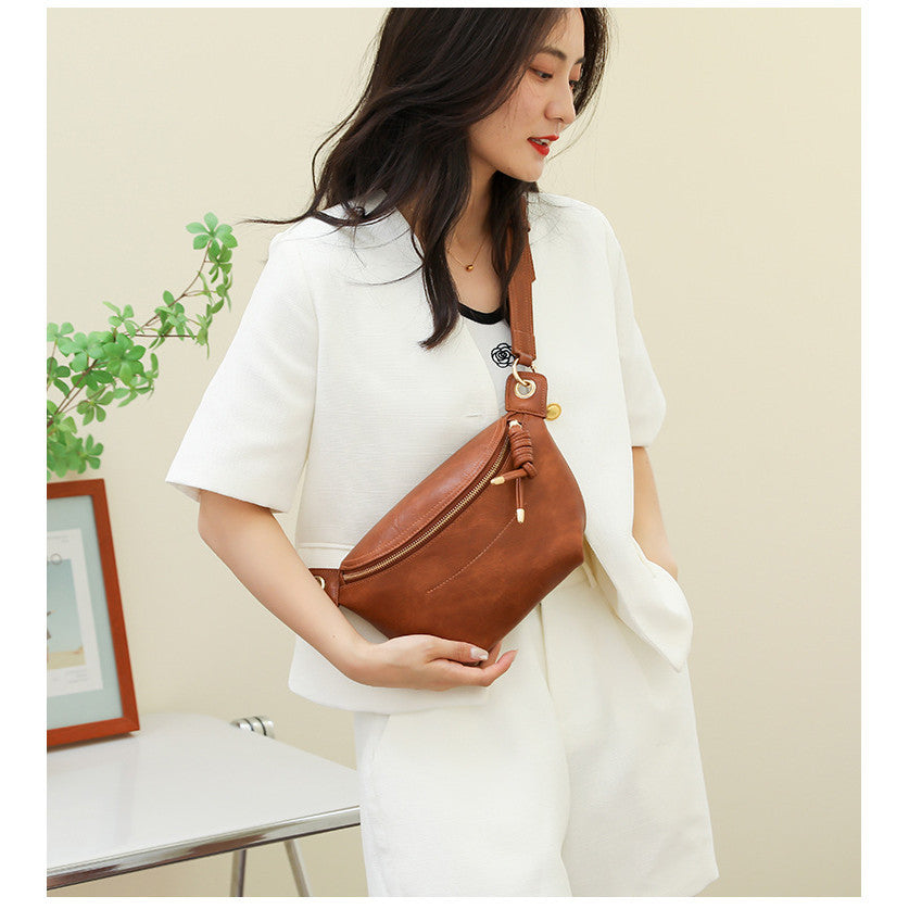 Ielgy Ladies Messenger Bag Retro PU Chest Bag Chain Clause Fashion