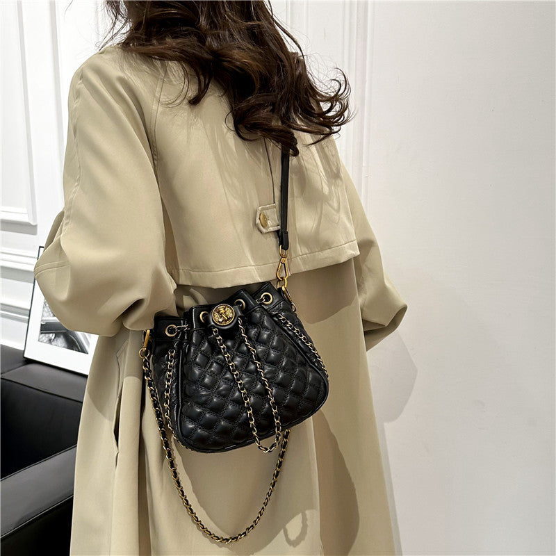 Ielgy Large Capacity Fashionable Diamond Chain Bag Shoulder Bucket Bag