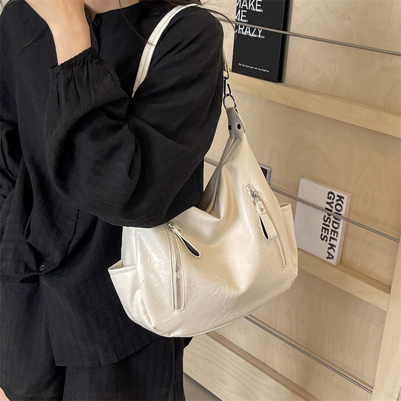 Ielgy Fashion Hot Girl Style Motorcycle Bag Retro Large-Capacity Shoulder Bag Commuter Tote Bag