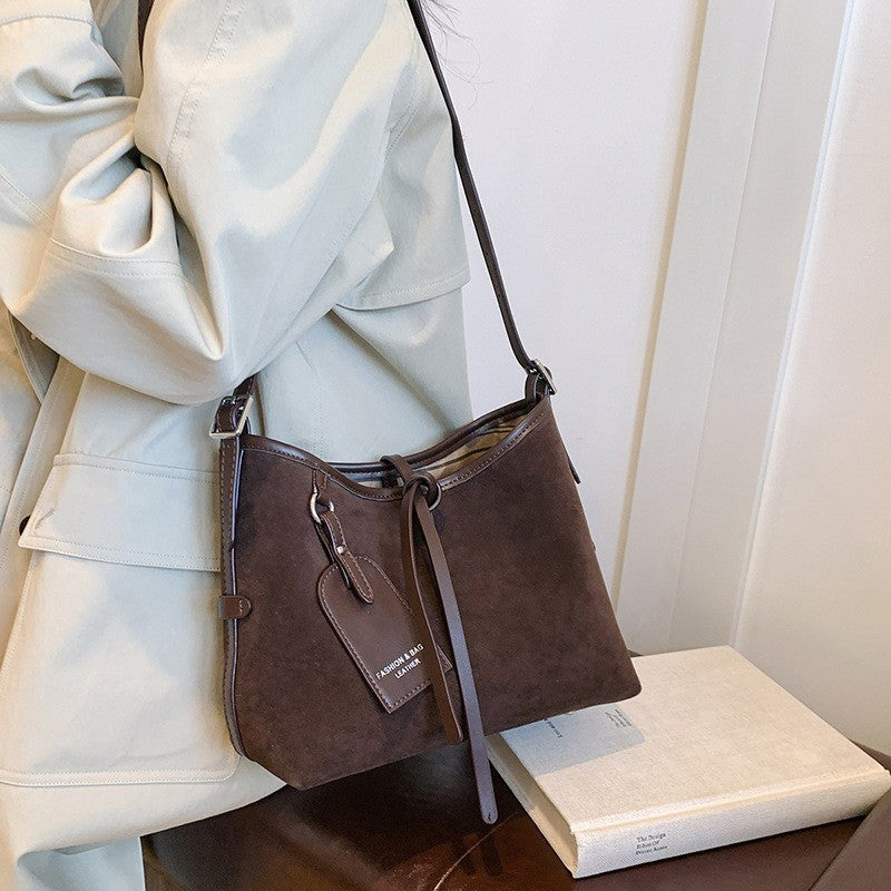 Ielgy Retro Commuter Ladies Shoulder Messenger Bag High-End Texture Niche Tote Bag