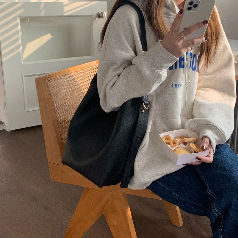 Ielgy Texture Large Bag Fashion Shoulder Messenger Bag Work Commuter Large Capacity Soft Leather Bucket Bag