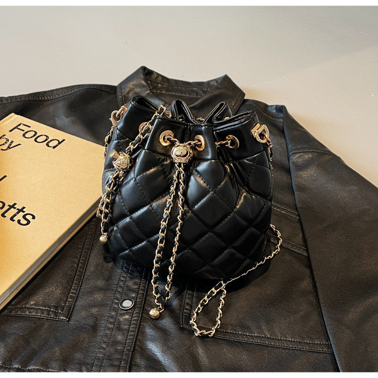 Ielgy Diamond Chain Crossbody Drawstring Bucket Bag Round Barrel Shoulder Bag