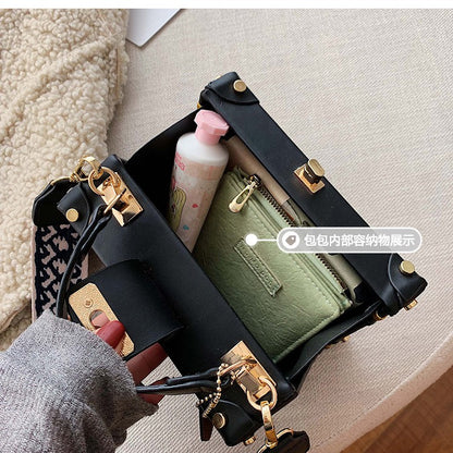 IELGY Autumn And Winter Bag Women Trendy Korean Version Of The Wild Crossbody Western Fashion Handle Box Bag