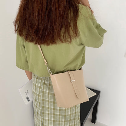 IELGY Retro bucket female bag simple small fresh casual slung fashion shoulder bag female