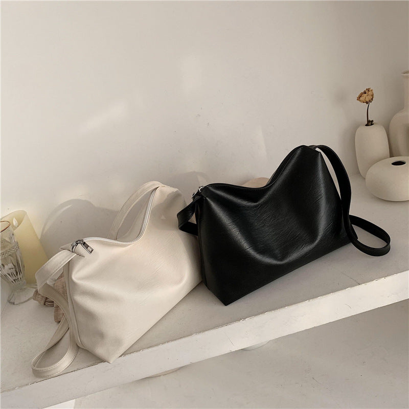 IELGY fashion versatile shoulder bag postman Korean version Hong Kong style large capacity cool messenger solid color