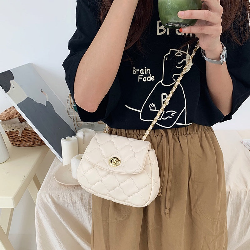 IELGY spring Korean version of new Lingge chain cloud Bag Fashion ins leisure daily one shoulder oblique span small bag women
