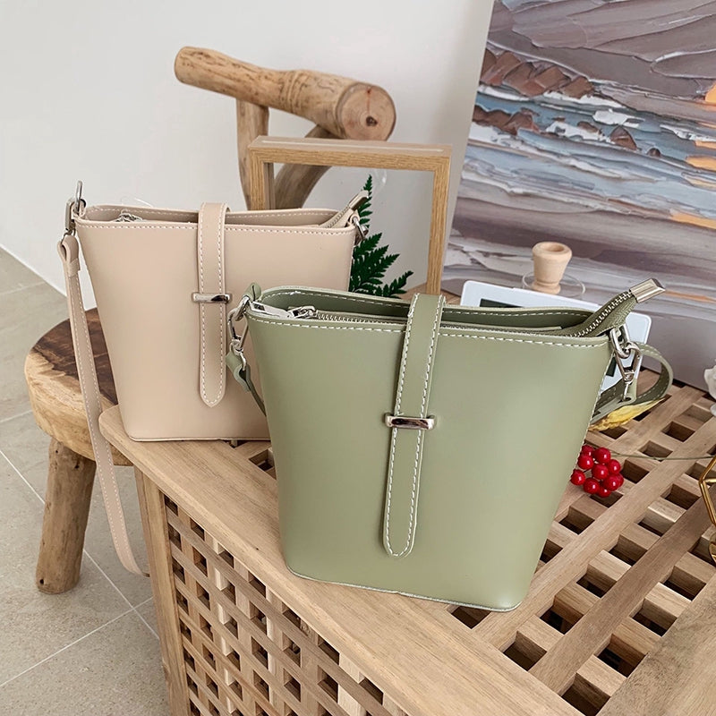 IELGY Retro bucket female bag simple small fresh casual slung fashion shoulder bag female
