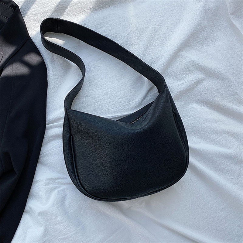 IELGY Large capacity Korean version Simple Retro Tote Fashion Trendy Black Woman's bag One shoulder