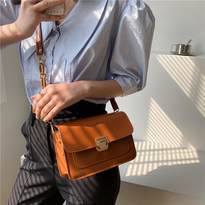 IELGY women's fashionable all-match shoulder bag with western style chain messenger