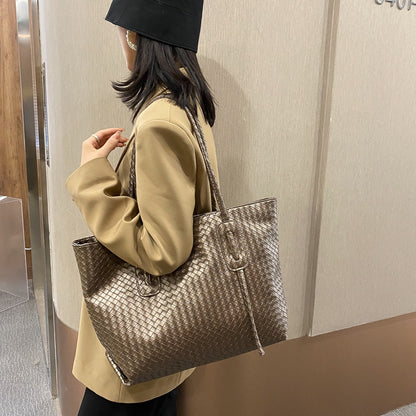 IELGY simple and versatile one-shoulder handbags fashion portable design sense of large capacity