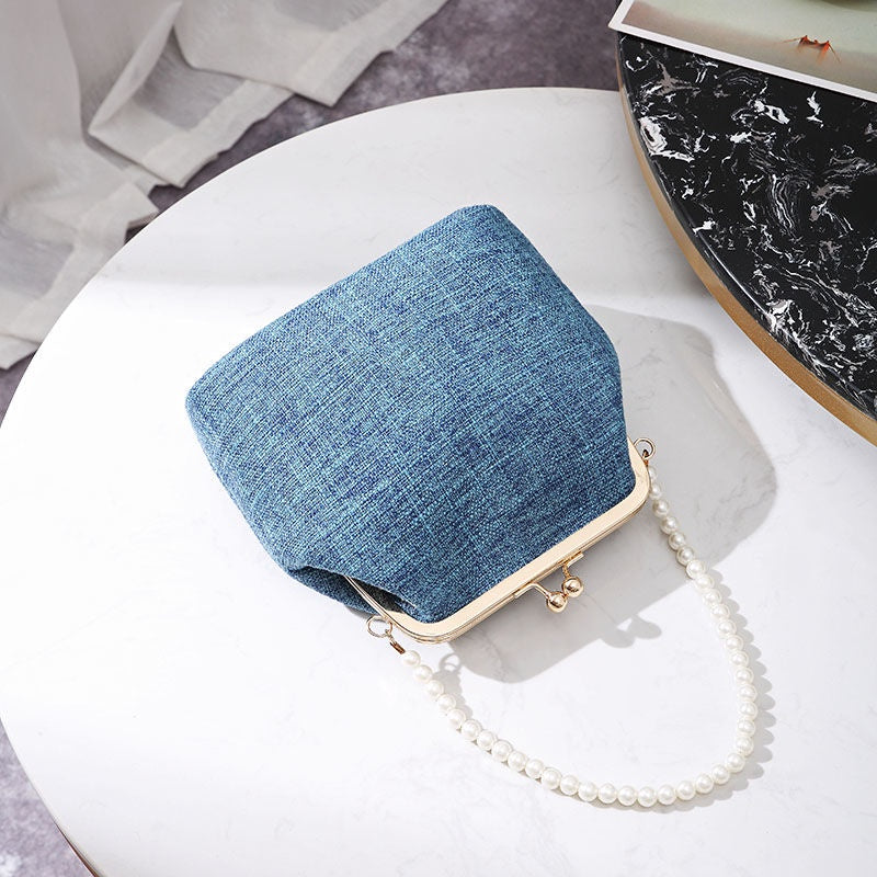 IELGY one-shoulder messenger shell type versatile fashion cosmetic bag