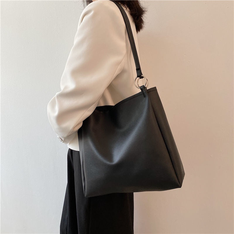 IELGY solid color Korean large-capacity fashion tote bag all-match in class