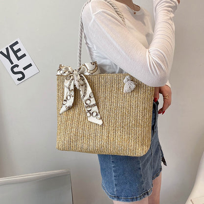 IELGY fairy style large-capacity bucket portable straw woven one-shoulder shopping bag