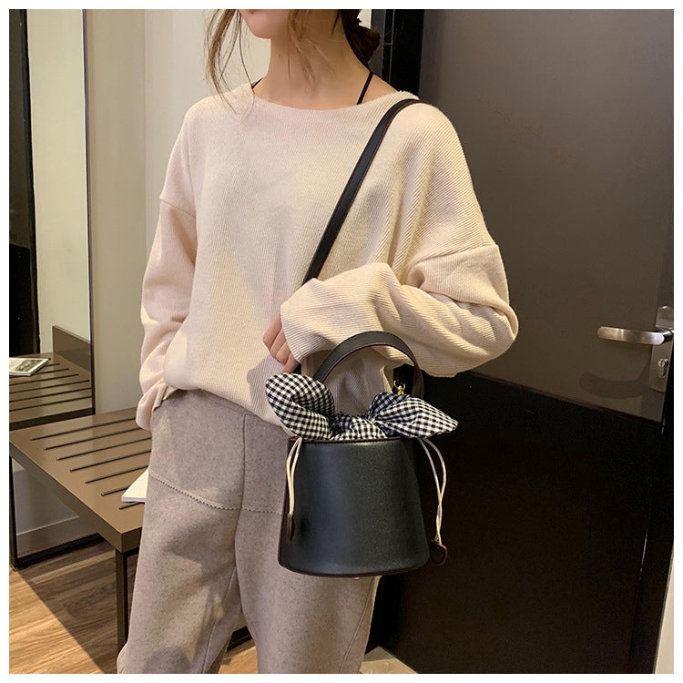 IELGY New portable bucket bag girl shoulder messenger bag