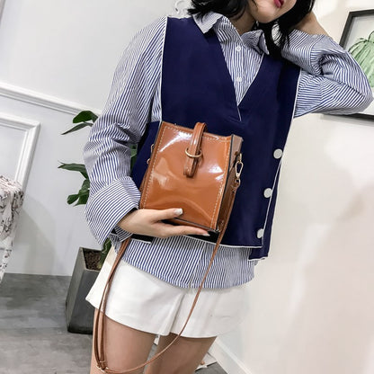 Glossy retro messenger bag