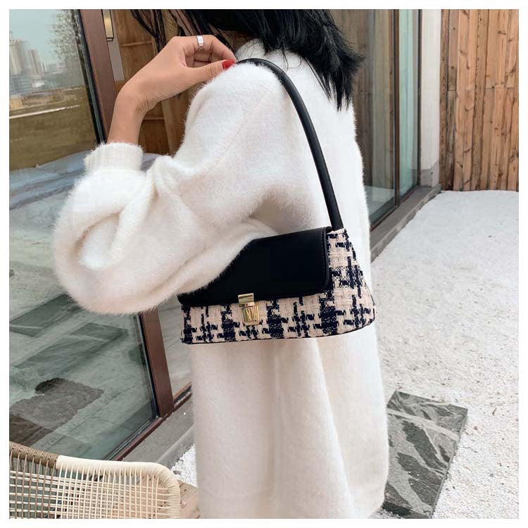 IELGY One-shoulder women's bag under the armor hit the Korean version net red woven handbag women