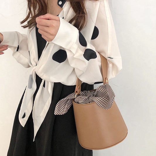IELGY   Japan and South Korea simple versatile shoulder Messenger bag retro bucket bag