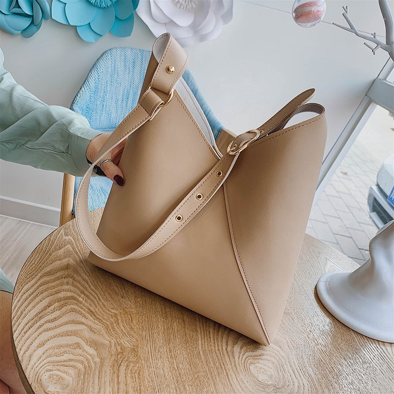 Ielgy large bag women's new 2020 retro simple Korean bucket bag with INS large capacity Single Shoulder Messenger mother bag
