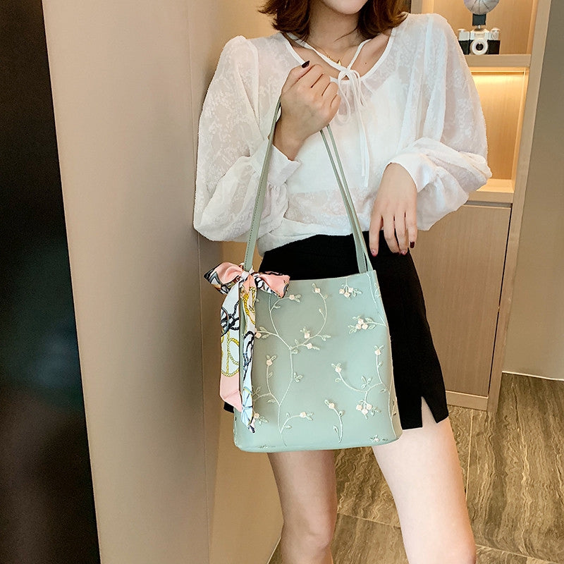 IELGY Chain bucket bag lace embroidery bag handbags national wind single shoulder slung casual