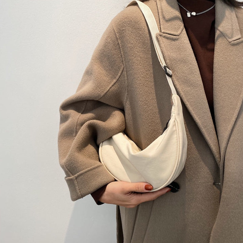 IELGY Nylon messenger bag women's dumpling type light and simple