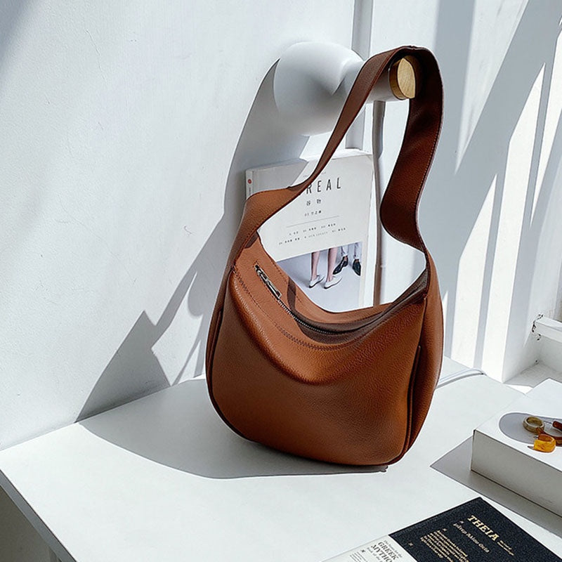 IELGY Large capacity Korean version Simple Retro Tote Fashion Trendy Black Woman's bag One shoulder