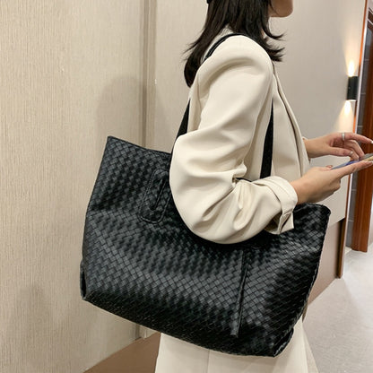 IELGY simple and versatile one-shoulder handbags fashion portable design sense of large capacity