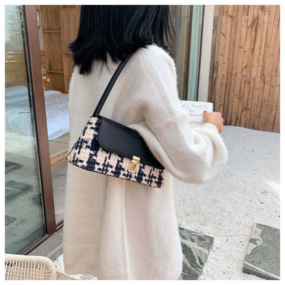 IELGY One-shoulder women's bag under the armor hit the Korean version net red woven handbag women
