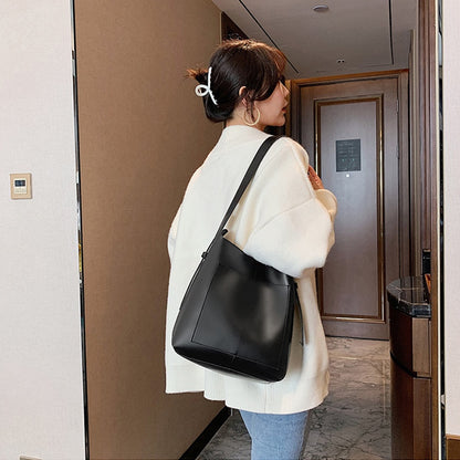 Ielgy bucket bag with large capacity of Korean fashion style for women