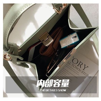 IELGY Large Capacity Simple Lock Button Single Shoulder Pack