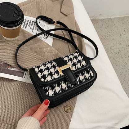 IELGY Western style simple houndstooth small square crossbody bag